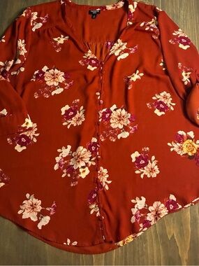 Torrid Harper size 2 Shirt Blouse, Rusty Orange with Flowers and Buttons